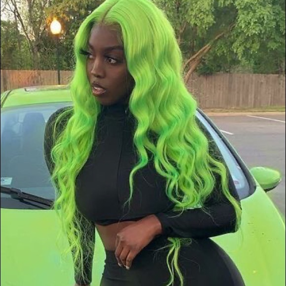 22”NEON GREEN BODY WAVY LACE FRONT *NEW*